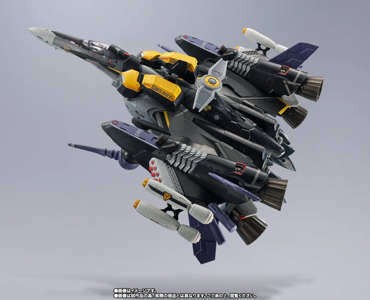 DX Chogokin - Macross Frontier: VF-25S Armored Messiah Valkyrie (Ozma Lee Custom) Revival Ver. - Image 2