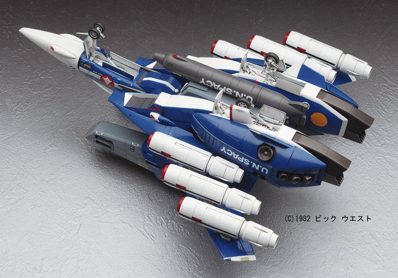 "Macross" VF-1J SUPER VALKYRIE w/RMS-1 Max & Milia 1/48 Model Kit - Image 4