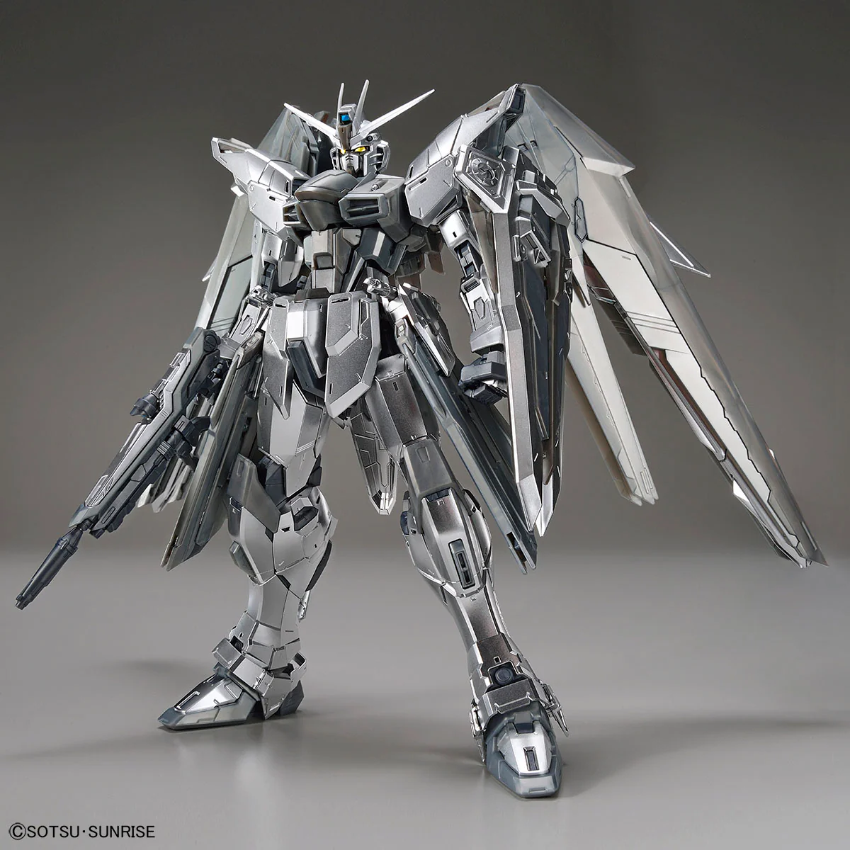 MG Freedom Gundam 2.0 [Silver Coating] - Gundam Base/P-Bandai Exclusive - Image 2