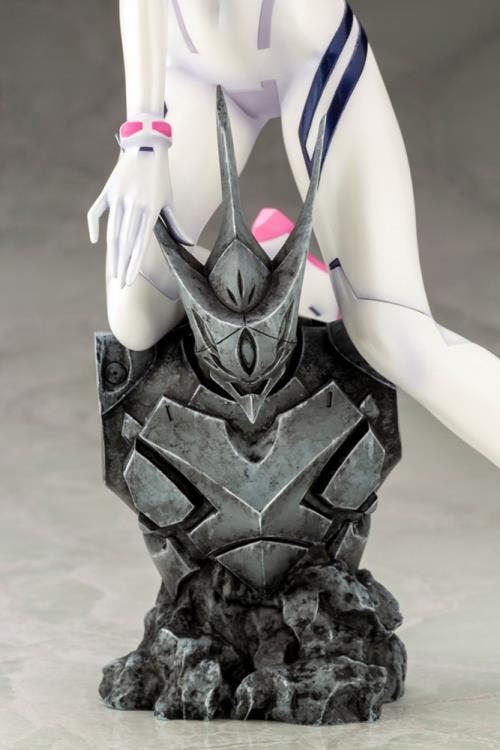 Neon Genesis Evangelion: Mari Makinami Illustrious (White Plugsuit Ver.) 1/6 Statue - Image 10
