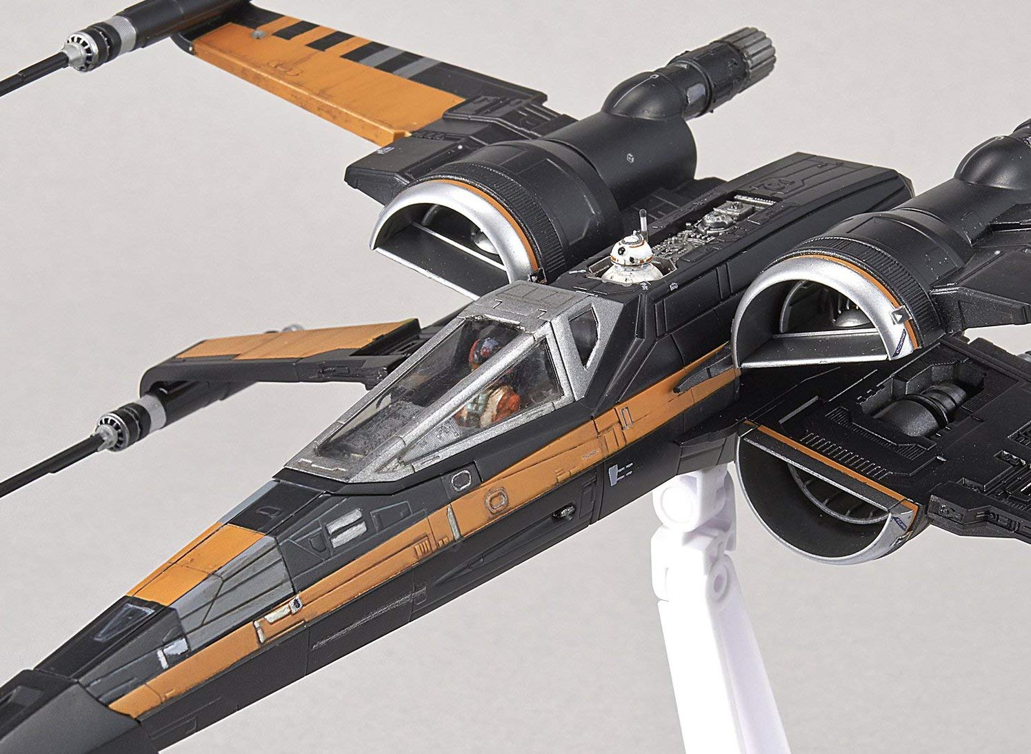 Poe's Boosted X-Wing Starfighter 1/72 Scale Model Kit - Image 4