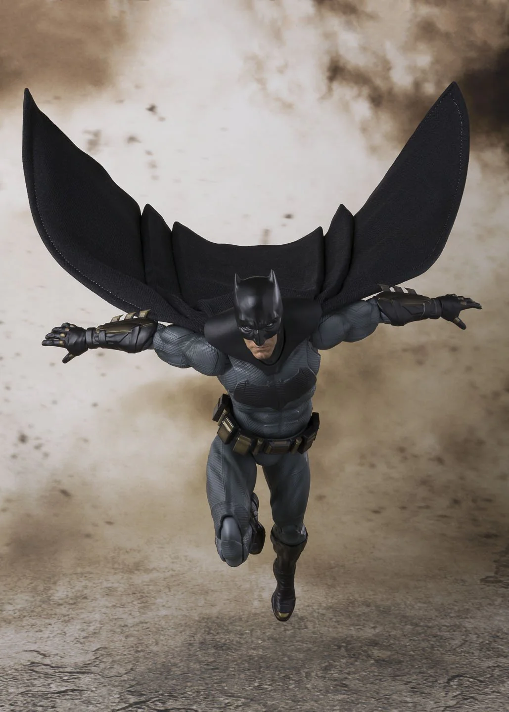 S.H. Figuarts - Batman (Justice League) - Image 4